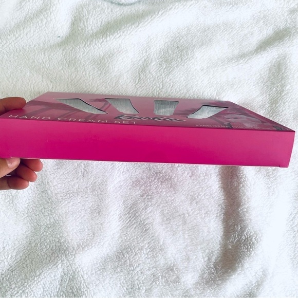 🎀 NWT Lot of 2 Barbie Sets – Hand Cream & Spa Collection (Rare) 🎀 - Picture 5 of 14